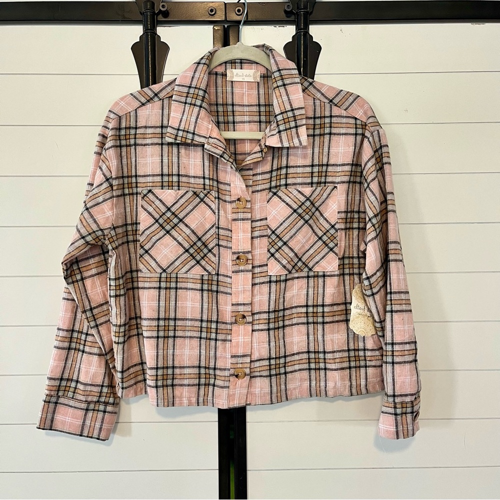 NWT Altar'd State “See The Good In All Things” Pink & Tan Plaid Cropped Flannel
